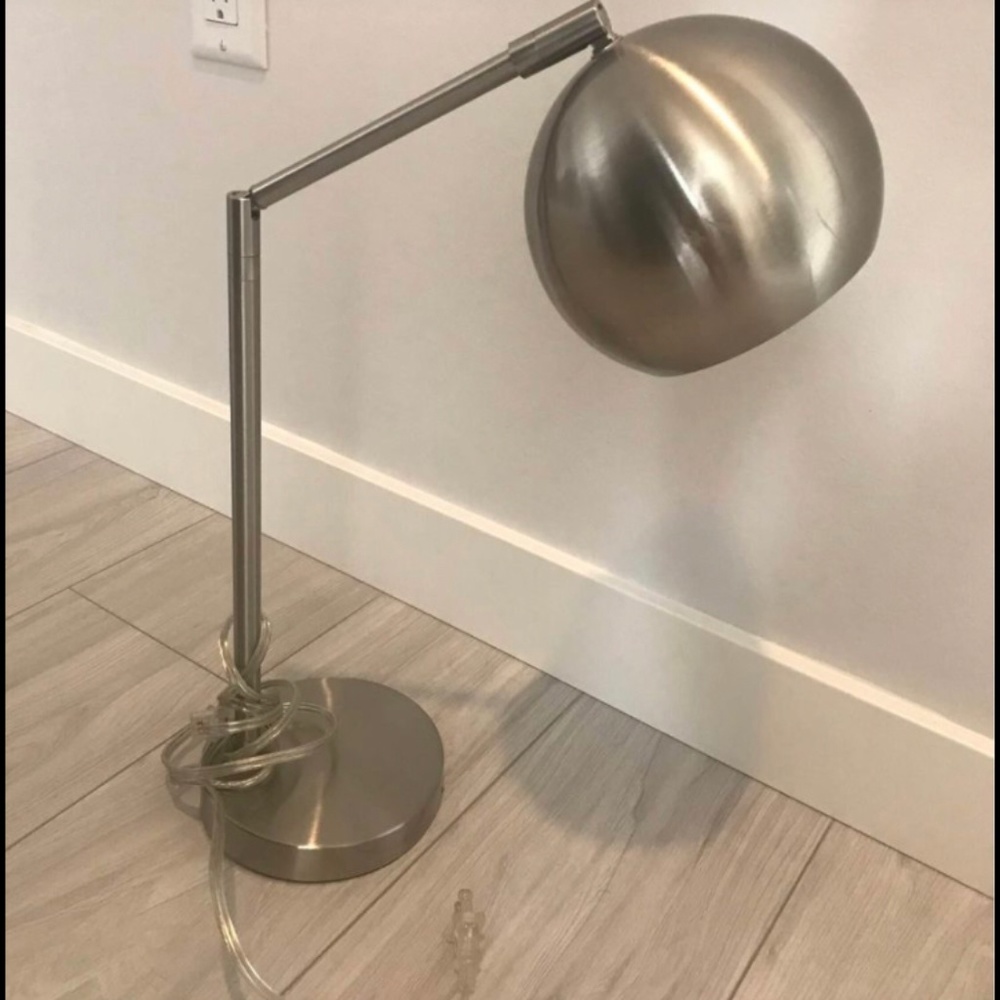 Desk lamp